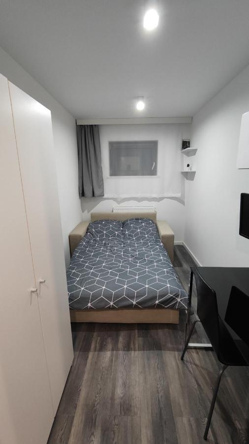 Metro-House 24H --Fakturavat-- Apartment Sroda Slaska Luaran gambar